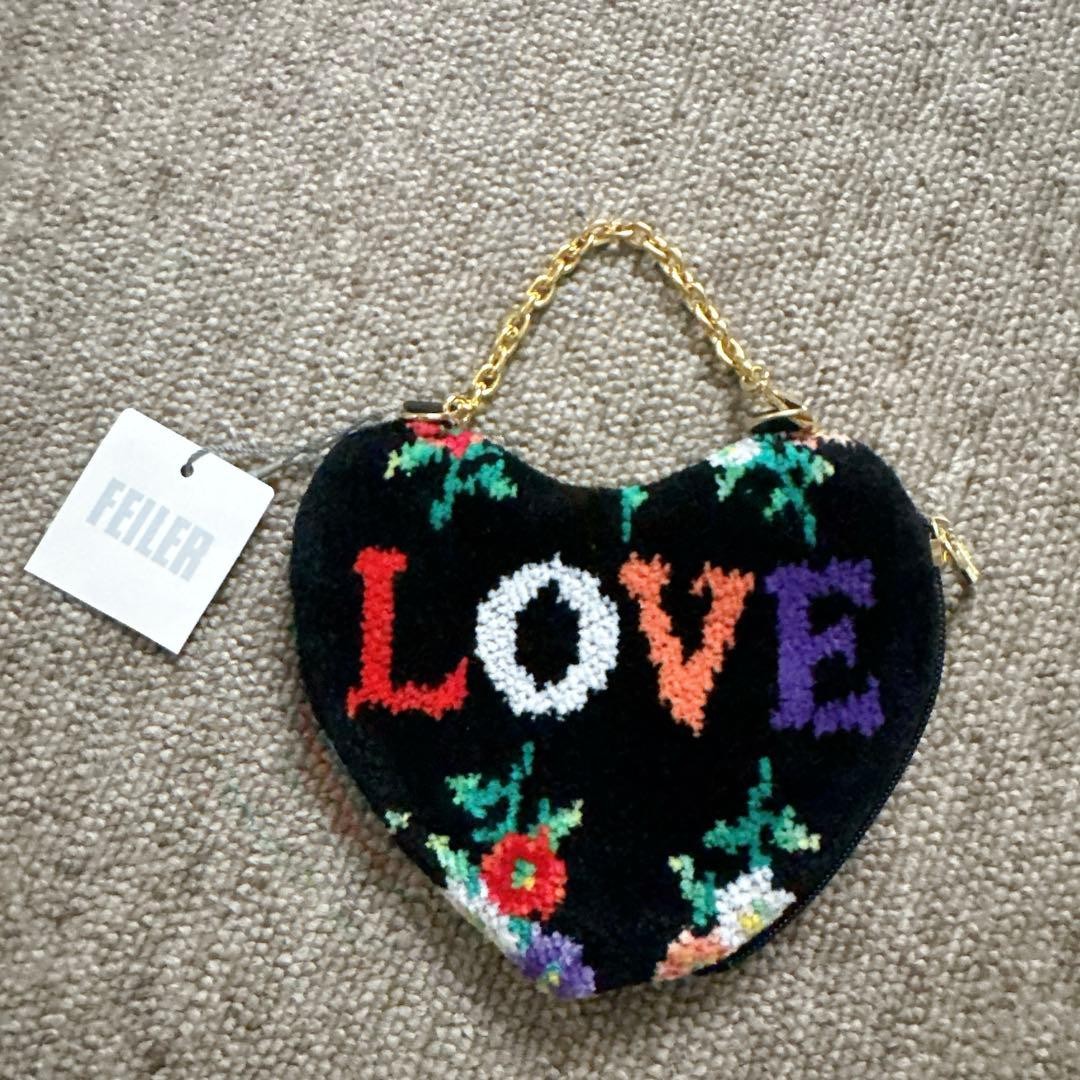 Heart pouch collaboration between Feiler and illu… - image 1