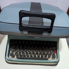 Rare Vintage olivetti underwood lettera 32 Portable Typewriter With Original Bag thumbnail