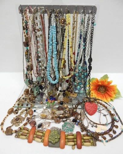 FASHION / COSTUME/ CRAFT JEWELRY NECKLACE LOT - VINTAGE TO NOW