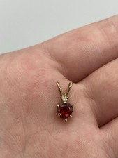 9ct Gold Garnet Diamond Heart Pendant 0.02 Carat 375 0.63g Hallmarked Jewellery