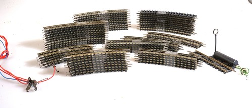 (0824) Trix Minitrix Spur N Gerbogene Gleise: 32*4912+13*4914+5*4927+5*4917+4969 | Condition: Gebraucht