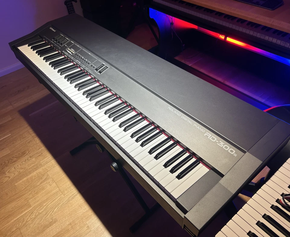 Roland RD 300s (Digital Piano 1990s) - Bild 3 von 4