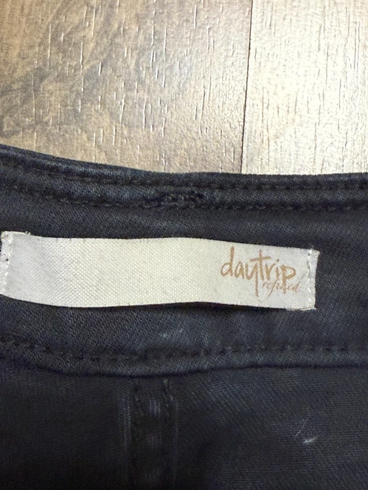 Jeans Daytrip, para mujer talla 27R, denim negro, ajustados Virgo, Foto 4 de 4