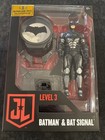 McFarlane - Justice League - Level 3 Batman & Batsignal - McFarlane exclusive!