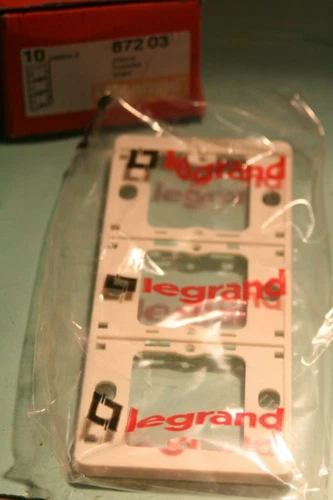 Legrand Place 2 Ivory 3 Post Plate 87203