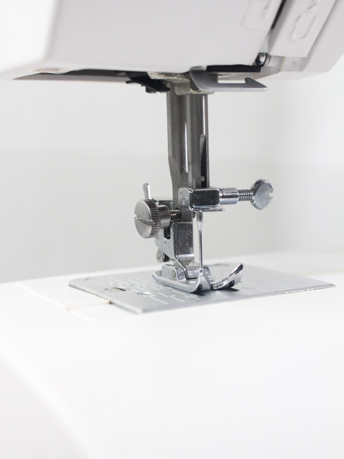 Delta NM 902 Electric Foot Pedal Operated Sewing Machine, White 250 eBay