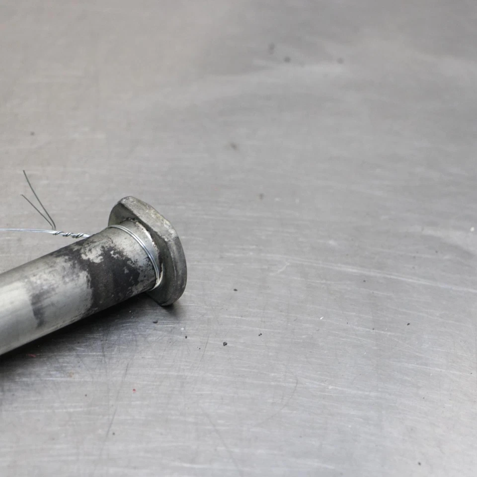 09-18 TRIUMPH SPEED TRIPLE R Rear Wheel Axle - Imagem 2 de 4