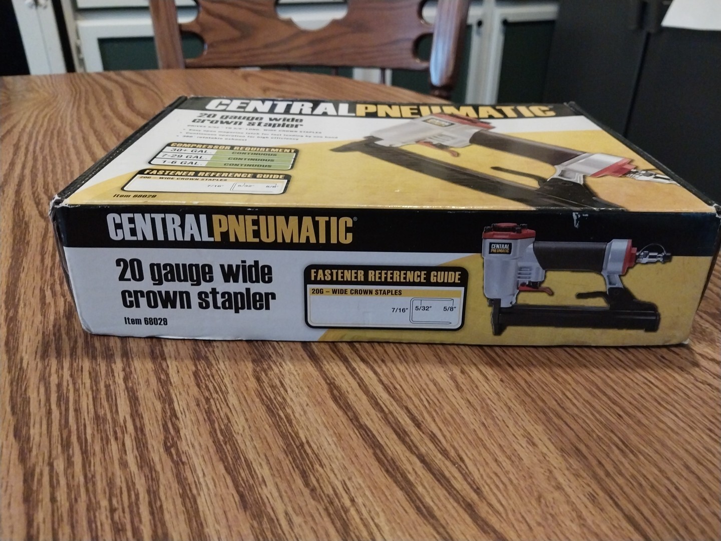 New Central Pneumatic 68029 20 Gauge Wide Crown Air Stapler holding 100
