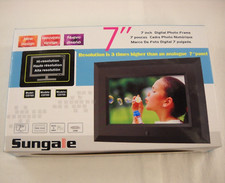 Sungale CD705 High resolution 7-inch Digital Picture Frame 800x480 16:9 ratio