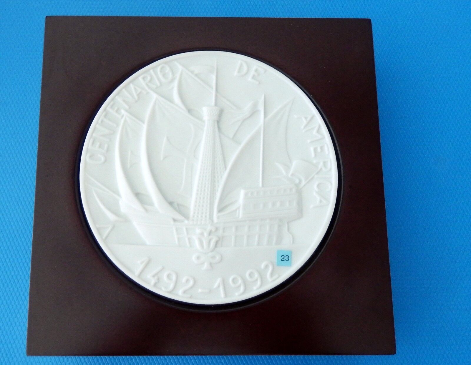 LLADRO  "New World Medallion" PORCELAIN FIGURINE #124 LIMITED EDITION  Rare