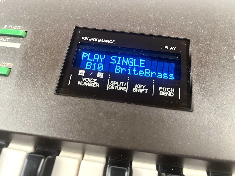 Yamaha DX21 FM Digital Keyboard Synthesizer Tested Black LED Display DX-21 - Image 3 of 4