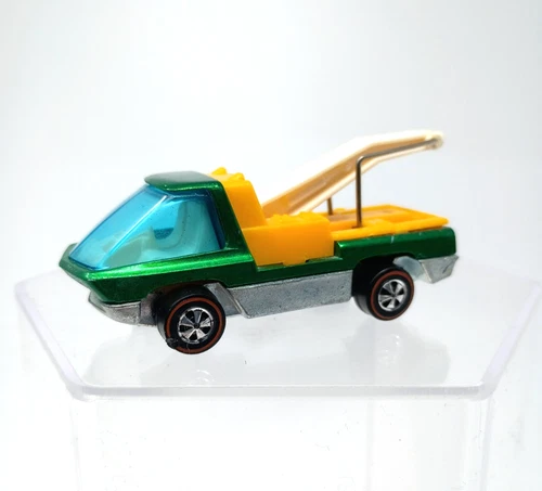 Hot Wheels Redline 1970 HEAVYWEIGHTS TOW TRUCK  Green w/ White Interior HK
