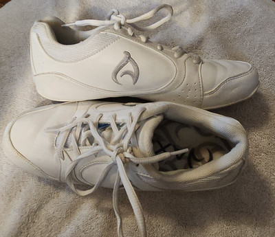 Axeus Womens cheer shoes 6.5 white Size 6 1/2