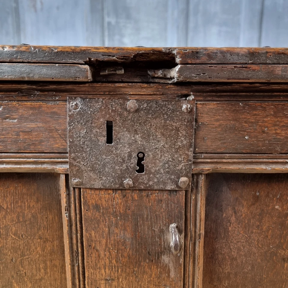 Un cofre isabelino tardío. Foto 3 de 4