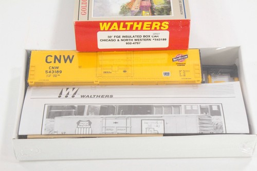 HO Walthers Chicago & Northwestern 50ft FGE-Type Smooth Side Plate C Box Car New - Picture 2 of 7