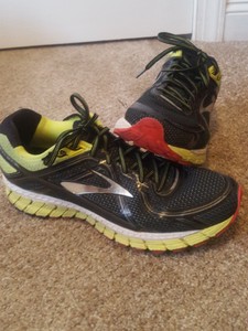 brooks neon yellow running shoes