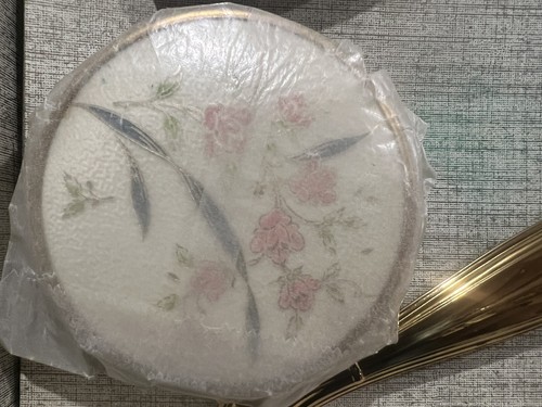Vintage 4pc Elegant Gold Tone Floral Vanity Dresser Brush Mirror Comb Set - Picture 4 of 11