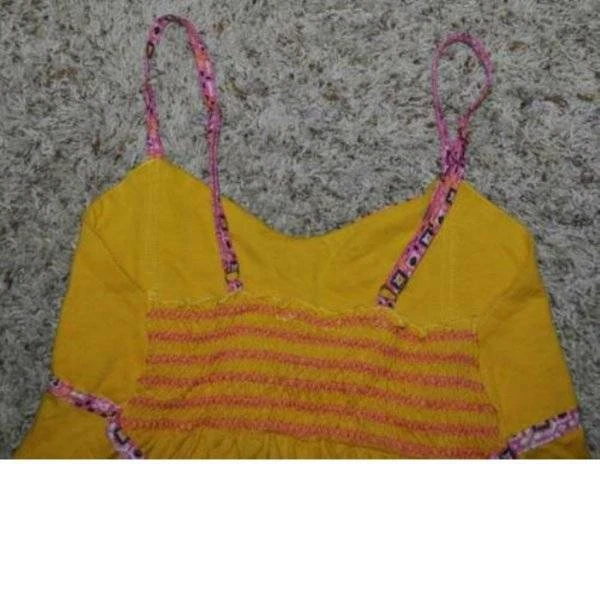 Camiseta sin mangas Babydoll Energie amarilla con estampado Sweatheart para niñas 10/12 Foto 4 de 4