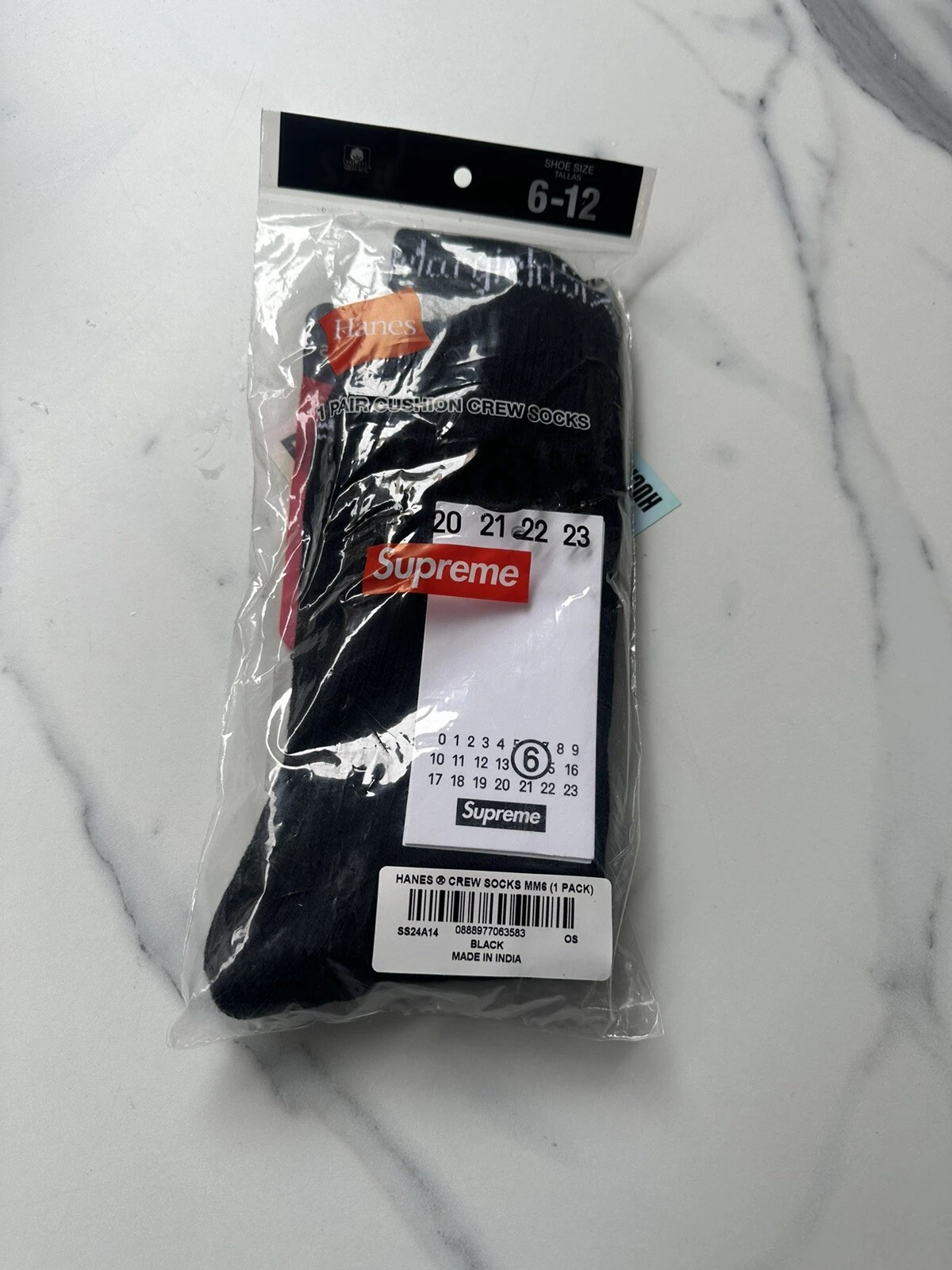 Chaussettes noires Supreme MM6 Maison Margiela flambant neuves