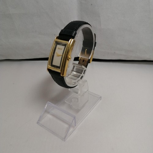 GUCCI 2600L Black Dial Square Quartz Gold Plated Womens Watch Used - Picture 2 of 13
