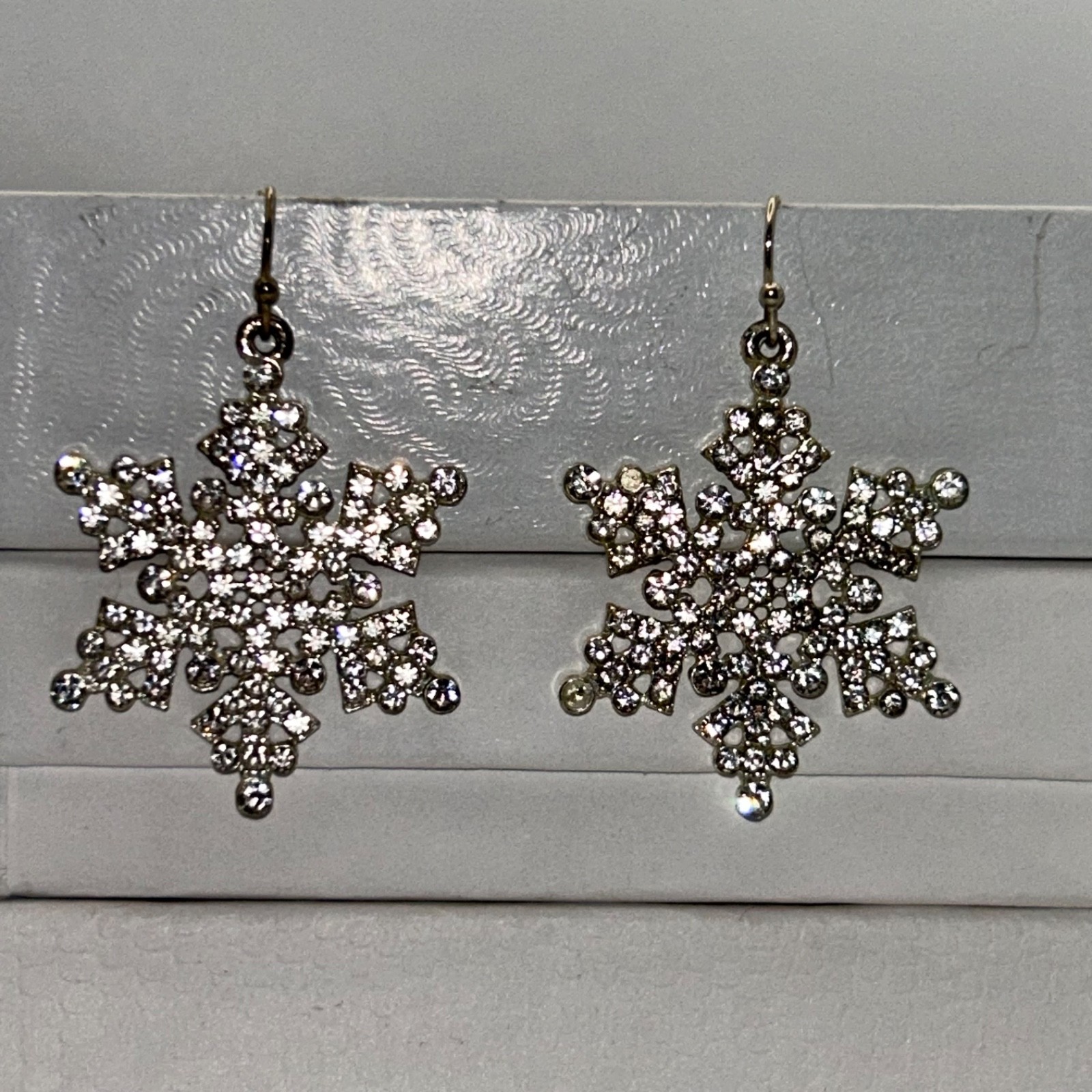 Sparkly Rhinestone Snowflake Dangle Earrings Silv… - image 3