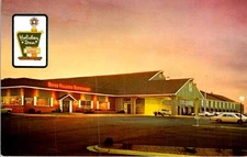 1960s Holiday Inn Amana Colonies Iowa Curt Teichcolor Linen Postcard Pool