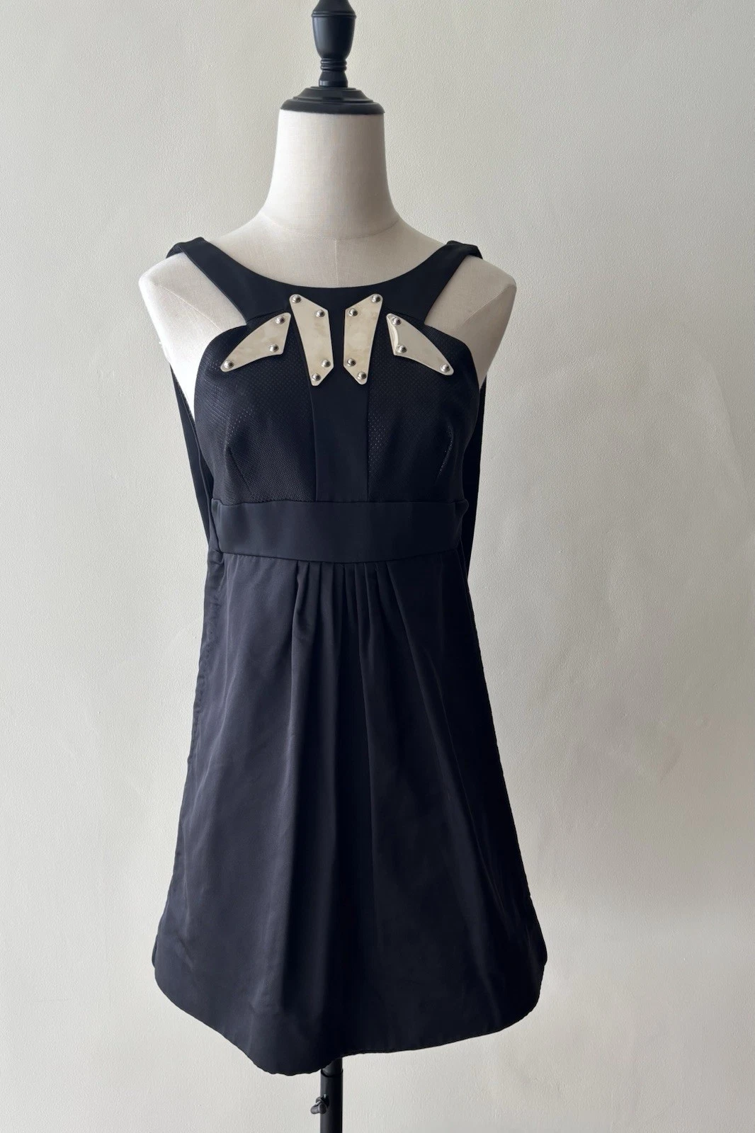 Robe noire sans manches Gucci