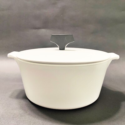 Vtg Corning Ware Buffet Server 1-3/4 Qt White Casserole Black