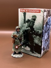 King & Country WW2 BBG050 German Winter Traffic Soldier With Box Retired