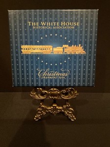The White House Historical Association 2014 CHRISTMAS ORNAMENT in Box / Pamphlet