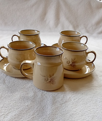 DENBY 4er Set Feinsteinzeug ''Memories'' Handarbeit Tassen und Untertassen + Becher