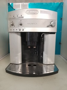 DeLonghi Magnifica ESM3200.S Kaffeevollautomat – Defekt / Ersatzteile (O4 1126)