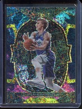 2022-23 Panini Select #45 Lauri Markkanen Cosmic Prizms