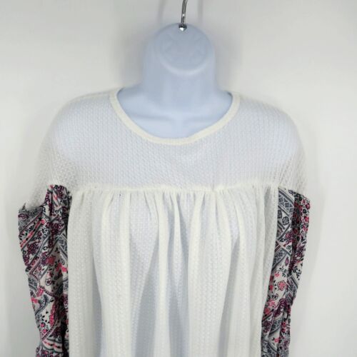 Top Baea Hombro Caído Pequeño Blanco y Estampado Floral Nuevo con Etiquetas $88 - Imagen 3 de 6