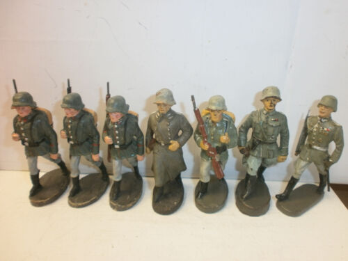 Convolute 7 Old Hausser Elastolin Ground Soldiers Marschzug Officers To 7.5cm - Picture 1 of 2
