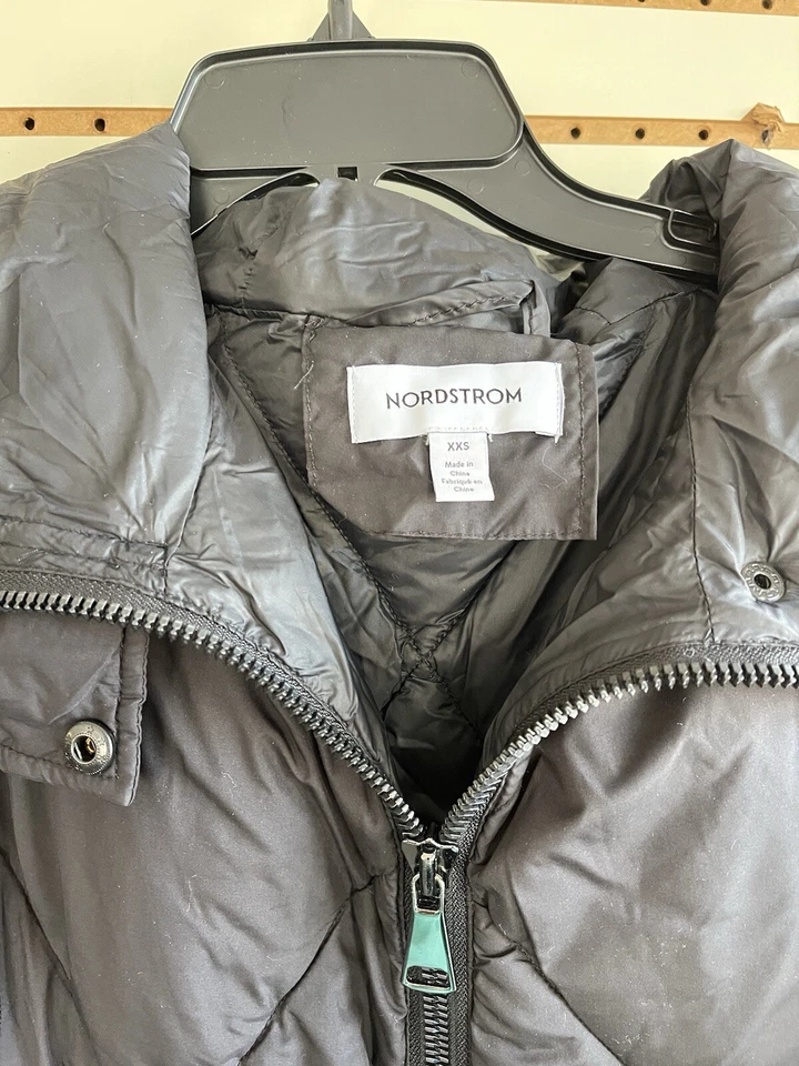 Abrigo acolchado con diamantes NORDSTROM mediano largo completo nuevo con etiquetas talla XXS original $200 Foto 3 de 4