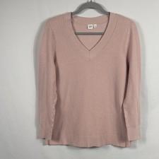 GAP Women's V-Neck Knit Sweater - Soft Pink. Size XL. Stretch