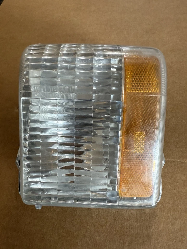90-92 Cadillac Brougham Front Right Passenger Corner Turn Signal Light 16511550 - Image 2 of 4