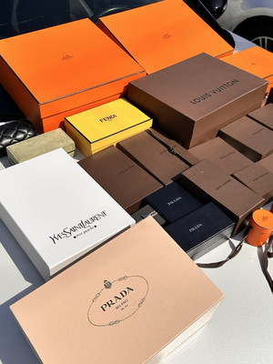 ブランドの箱や紙袋（Louis Vuitton, Chanel, Hermès） s-l400.jpg