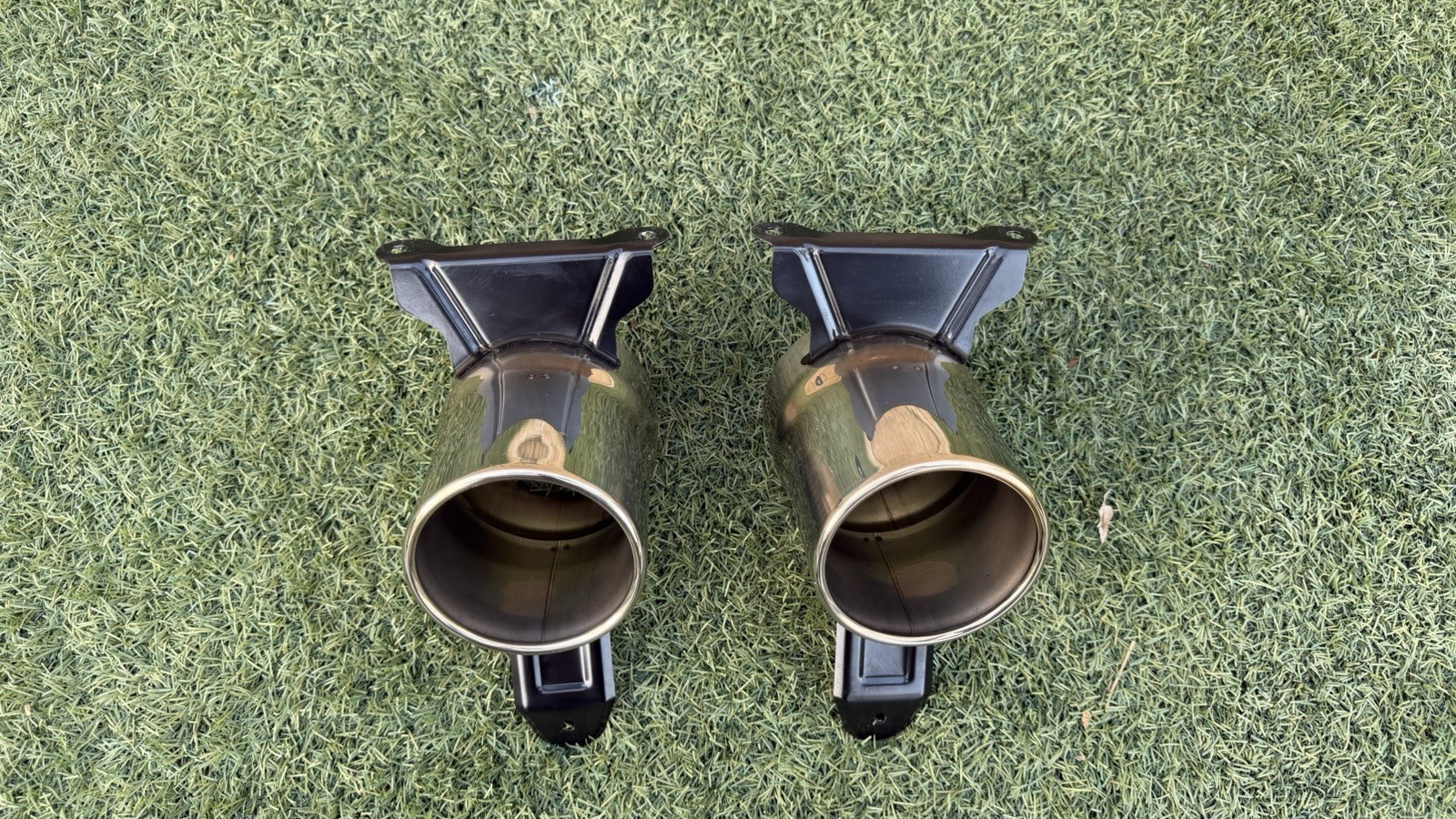 2016–2019 FERRARI 488 GTB / SPIDER REAR EXHAUST TIPS – OEM TAILPIPES