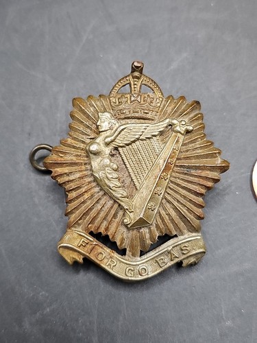 2nd BATTALION Irish Regiment of Canada FIOR GO BAS Pin WWII Antique Original