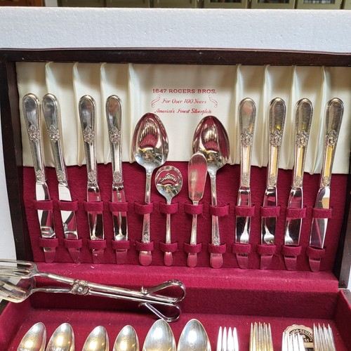 1847 Rogers Bros Silverware Adoration Set of 52pc With Storage Box - Picture 3 of 17