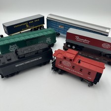LIONEL Lot of 6 O Scale Train Cars Boxcars Flatcar Trailer Cabooses Great No Box