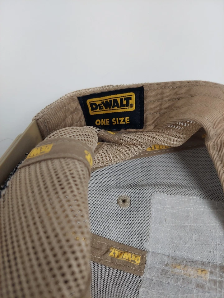 Gorra de camionero con bandera de EE. UU. Dewalt camuflada gorra de malla usada Snapback GARANTIZADO RESISTENTE Foto 4 de 4