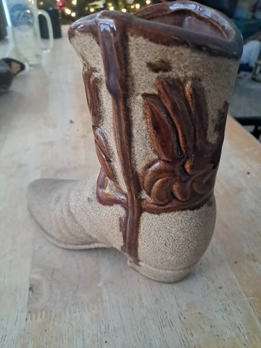 VINTAGE HAEGER POTTERY WESTERN COWBOY BOOT SANDSTONE PLANTER VASE -( BX2)