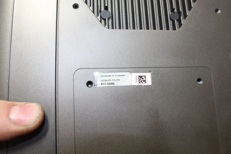 Tablet PC Resistente AIS 10.4" Modelo RT10IA8M-U1/LC Windows XP Foto 2 de 3