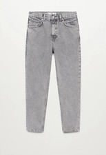 Women’s Jeans:Mom-fit, High waist, Loops,Side pockets,Patch pockets on the back.