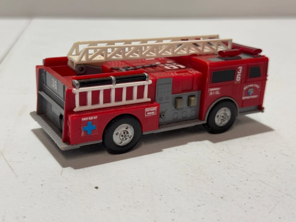 1993 FUNRISE METRO FIRE DEPT FIRE ENGINE TOY FIRRE TRUCK - Image 4 of 4