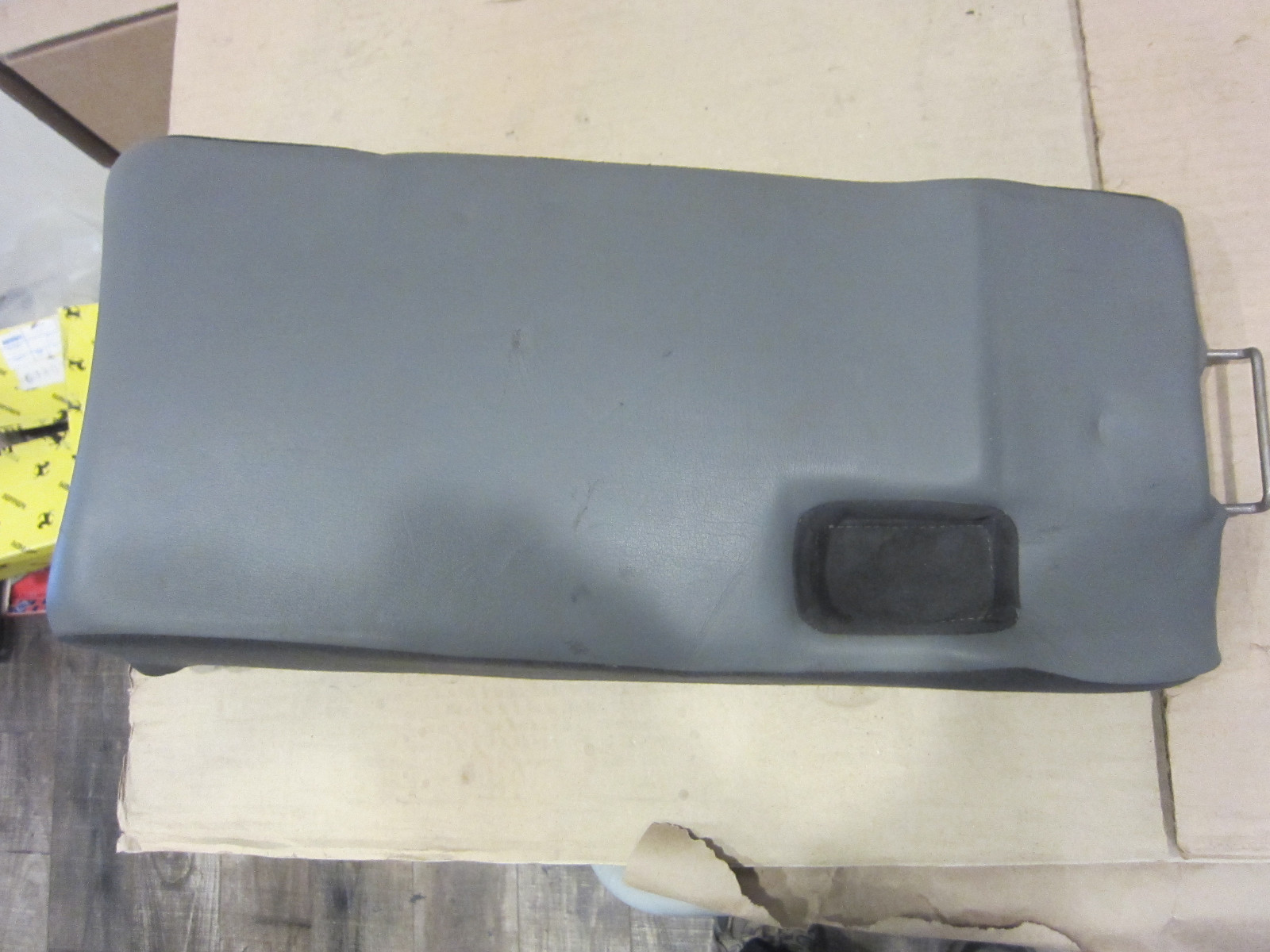 Maserati Quattroporte Rear Middle Seat Bottom Cushion - Dark Grey  9813812..