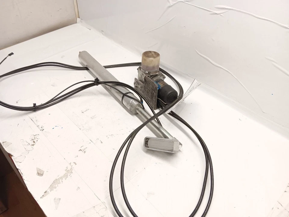 Bomba de cierre de motor hidráulico amortiguador de puntal para maletero Rolls Royce Phantom 04-16 Foto 3 de 4